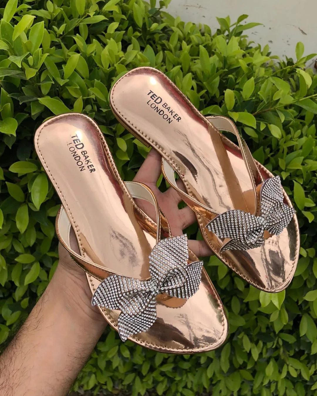 Sparkling Crystal Bow Flat Sandals - Elegant Comfort for Any Occasion