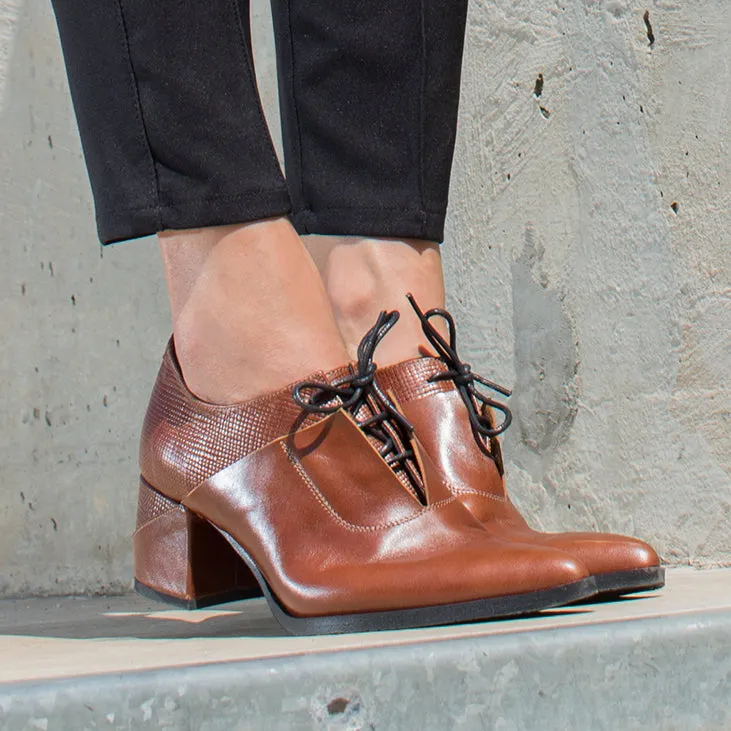 Tamarix -  Textured Oxford Pumps, Brown